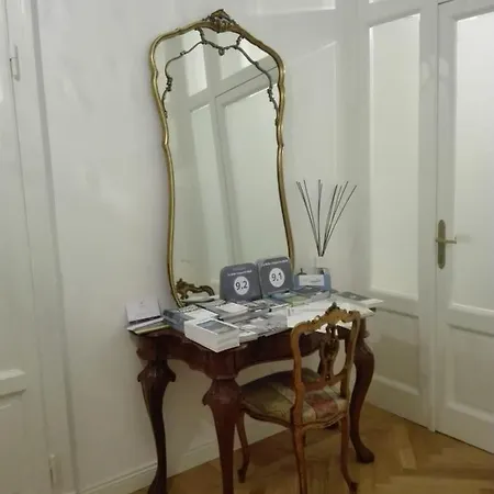 La Belle Coquette Bed and breakfast